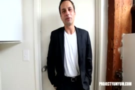 Vidéo porno gangbang de dani jensen où elle sattaque à tous les mecs et se fait remplir par chacun dentre eux, sous tous les angles possibles.